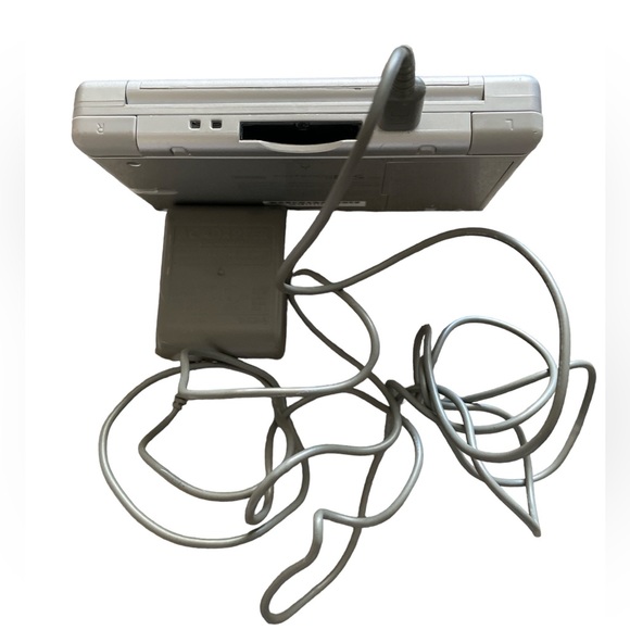 Nintendo DS LiteLaunch Edition Silver Handheld System With 5 Games in Cases - Picture 5 of 16